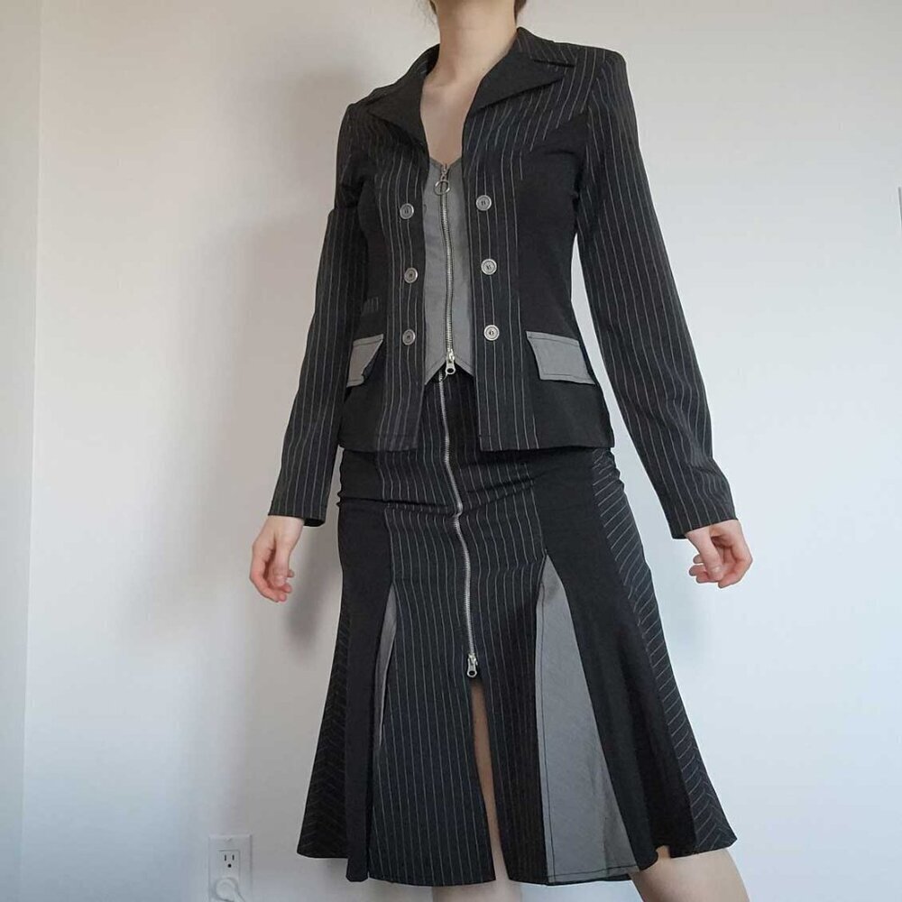 Vintage 90s black and grey gothic officecore striped blazer and skirt set - Picture 6 of 13